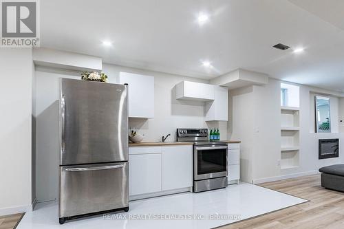 1 Auckland Drive, Whitby, ON - Indoor Photo Showing Kitchen