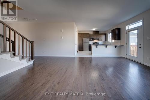 647 Chillerton Drive, Ottawa, ON - Indoor Photo Showing Kitchen