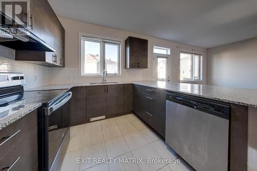 647 Chillerton Drive, Ottawa, ON - Indoor Photo Showing Kitchen