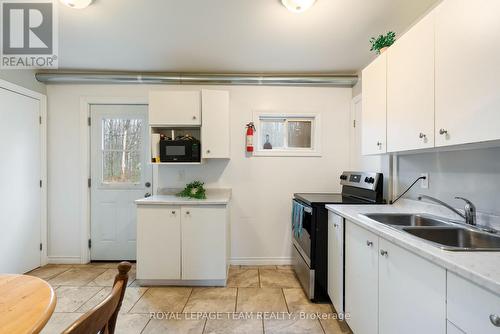 10278 Hulbert Road, South Dundas, ON - Indoor Photo Showing Kitchen With Double Sink