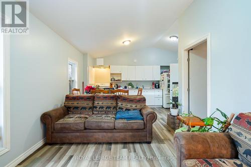 10278 Hulbert Road, South Dundas, ON - Indoor Photo Showing Living Room