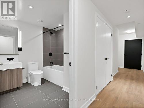 504 - 127 Broadway Avenue, Toronto, ON - Indoor Photo Showing Bathroom