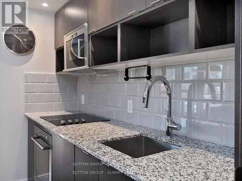 601 - 89 Mcgill Street, Toronto, ON - Indoor Photo Showing Kitchen With Upgraded Kitchen