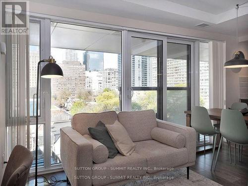 601 - 89 Mcgill Street, Toronto, ON - Indoor Photo Showing Living Room