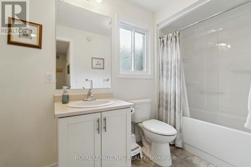 3937 Rainbow Lane, Lincoln (980 - Lincoln-Jordan/Vineland), ON - Indoor Photo Showing Bathroom