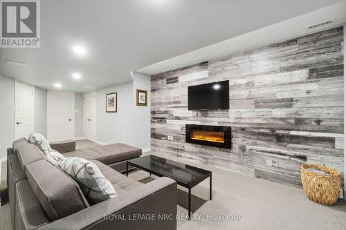 3937 Rainbow Lane, Lincoln (980 - Lincoln-Jordan/Vineland), ON - Indoor Photo Showing Living Room With Fireplace