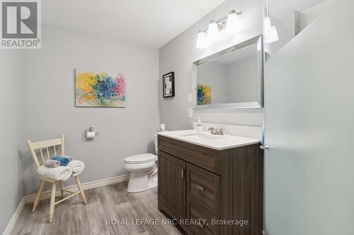 3937 Rainbow Lane, Lincoln (980 - Lincoln-Jordan/Vineland), ON - Indoor Photo Showing Bathroom