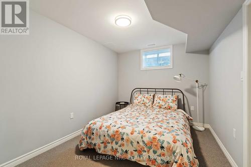 3937 Rainbow Lane, Lincoln (980 - Lincoln-Jordan/Vineland), ON - Indoor Photo Showing Bedroom