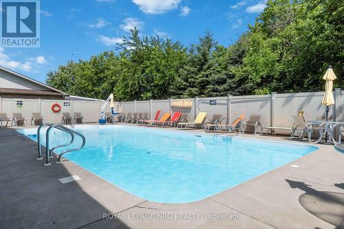 3937 Rainbow Lane, Lincoln (980 - Lincoln-Jordan/Vineland), ON - Outdoor With In Ground Pool With Backyard