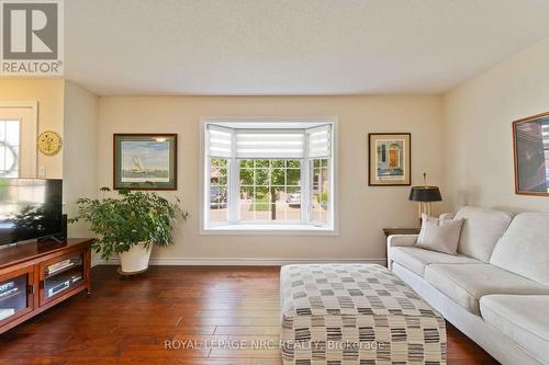 3937 Rainbow Lane, Lincoln (980 - Lincoln-Jordan/Vineland), ON - Indoor Photo Showing Living Room