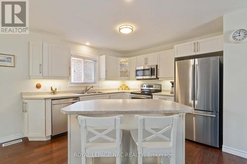 3937 Rainbow Lane, Lincoln (980 - Lincoln-Jordan/Vineland), ON - Indoor Photo Showing Kitchen With Double Sink