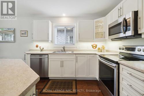 3937 Rainbow Lane, Lincoln (980 - Lincoln-Jordan/Vineland), ON - Indoor Photo Showing Kitchen With Double Sink With Upgraded Kitchen