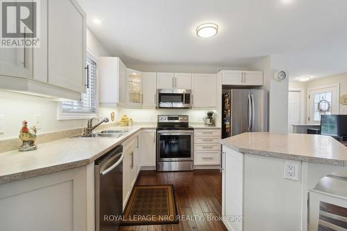 3937 Rainbow Lane, Lincoln (980 - Lincoln-Jordan/Vineland), ON - Indoor Photo Showing Kitchen With Double Sink