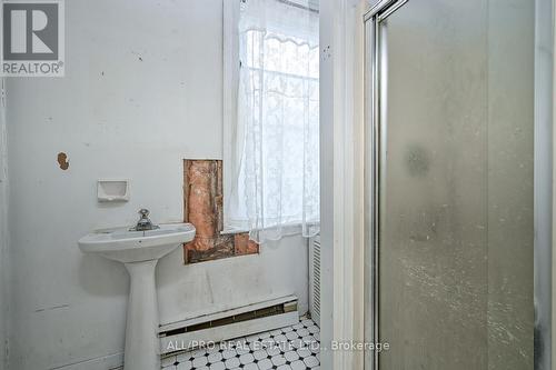 414 James Street W, Prescott, ON - Indoor Photo Showing Bathroom