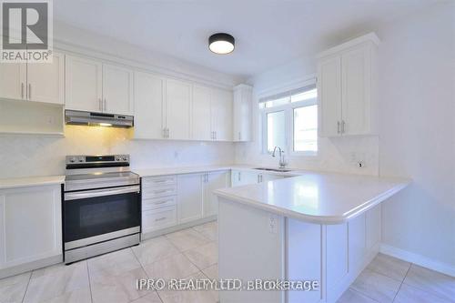 401 Switchgrass Street, Oakville, ON - Indoor Photo Showing Kitchen