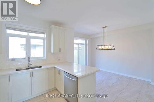 401 Switchgrass Street, Oakville, ON - Indoor Photo Showing Kitchen With Double Sink