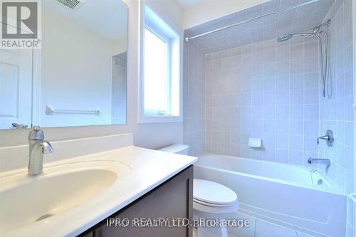 401 Switchgrass Street, Oakville, ON - Indoor Photo Showing Bathroom