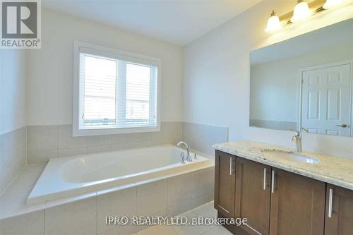 401 Switchgrass Street, Oakville, ON - Indoor Photo Showing Bathroom