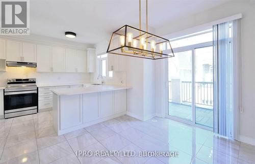 401 Switchgrass Street, Oakville, ON - Indoor Photo Showing Kitchen