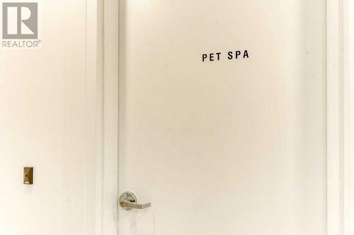 Pet spa on main floor of 4000 building - 1208, 111 Wolf Creek Drive, Calgary, AB - 