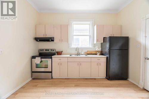 437 Quebec Street, London, ON - Indoor Photo Showing Kitchen With Double Sink