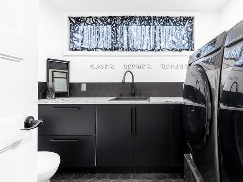 Laundry room - 2 Rue Bisaillon, Lacolle, QC - Indoor Photo Showing Laundry Room