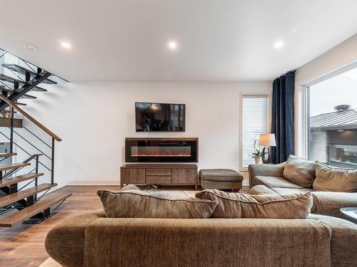 Living room - 2 Rue Bisaillon, Lacolle, QC - Indoor Photo Showing Living Room With Fireplace