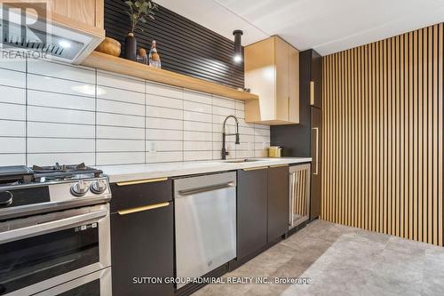 641 Piccadilly Street, London, ON - Indoor Photo Showing Kitchen