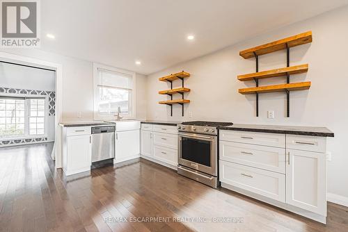 189 Crockett Street, Hamilton, ON - Indoor Photo Showing Kitchen With Upgraded Kitchen