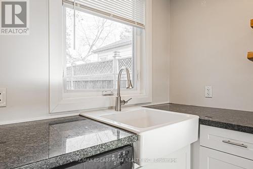 189 Crockett Street, Hamilton, ON - Indoor Photo Showing Kitchen