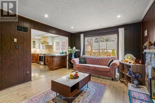 4 Chipstead Road, Toronto, ON - Indoor Photo Showing Living Room