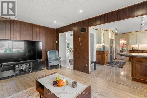 4 Chipstead Road, Toronto, ON - Indoor Photo Showing Living Room