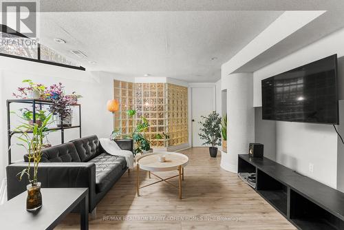 4 Chipstead Road, Toronto, ON - Indoor Photo Showing Living Room