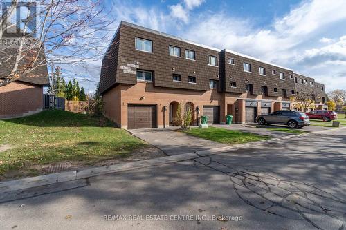 118 Darras Court, Brampton, ON - Outdoor With Facade