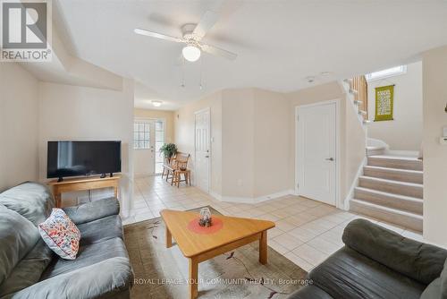 37 Gunsolus Road, Kawartha Lakes, ON - Indoor Photo Showing Living Room