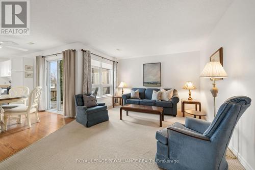 11 - 15 Aldersgate Drive, Belleville, ON - Indoor Photo Showing Living Room