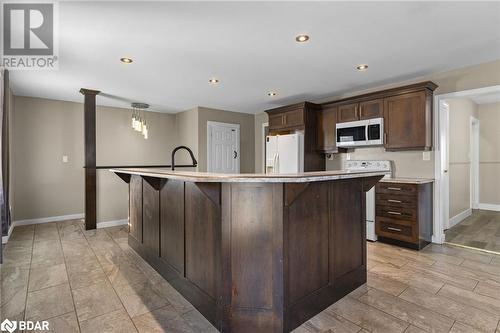 33 Lewis Street, Belleville, ON - Indoor Photo Showing Kitchen