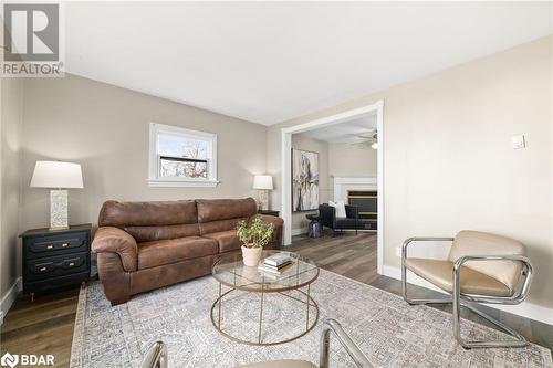 33 Lewis Street, Belleville, ON - Indoor Photo Showing Living Room