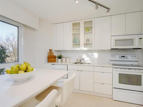 401-1170 Rockland Ave, Victoria, BC - Indoor Photo Showing Kitchen With Double Sink