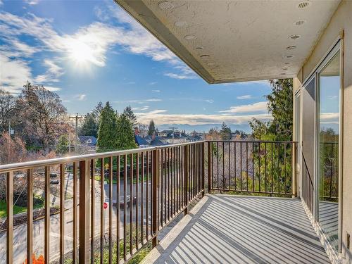 401-1170 Rockland Ave, Victoria, BC - Outdoor With Balcony With View With Exterior