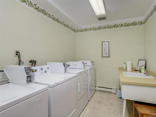 401-1170 Rockland Ave, Victoria, BC - Indoor Photo Showing Laundry Room