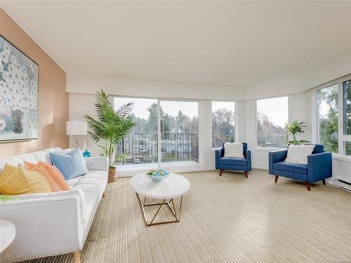 401-1170 Rockland Ave, Victoria, BC - Indoor Photo Showing Living Room