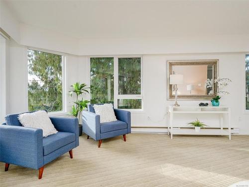 401-1170 Rockland Ave, Victoria, BC - Indoor Photo Showing Living Room