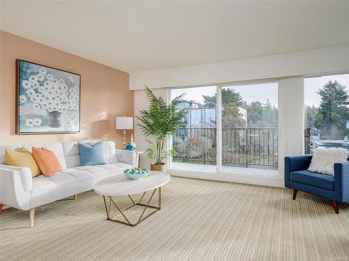 401-1170 Rockland Ave, Victoria, BC - Indoor Photo Showing Living Room