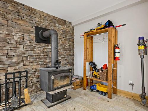 Salle familiale - 15 Rue Boivin, Labelle, QC - Indoor With Fireplace