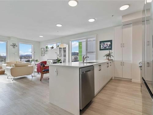 407-842 Orono Ave, Langford, BC - Indoor Photo Showing Kitchen