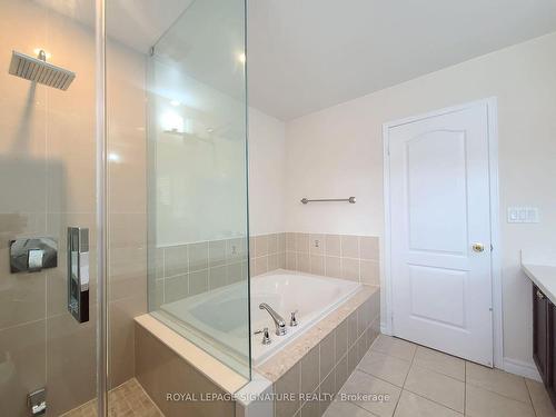 54 Wyper Sq, Toronto, ON - Indoor Photo Showing Bathroom