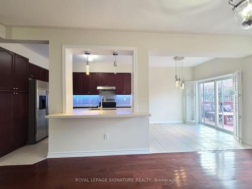 54 Wyper Sq, Toronto, ON - Indoor Photo Showing Kitchen