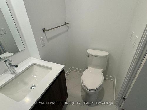 823-395 Dundas St W, Oakville, ON - Indoor Photo Showing Bathroom