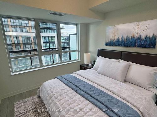 823-395 Dundas St W, Oakville, ON - Indoor Photo Showing Bedroom